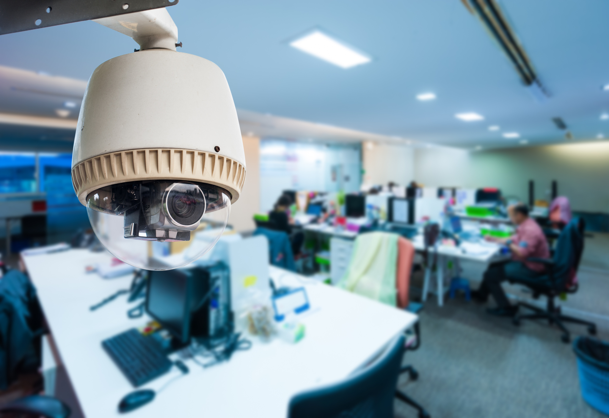 El Estatuto de los Trabajadores confirma: si una cámara de videovigilancia de tu empresa te enfoca directamente, puedes recurrir al artículo 20 Las empresas tendrán que utilizar las medidas de vigilancia y control dentro de los límites establecidos. Leer