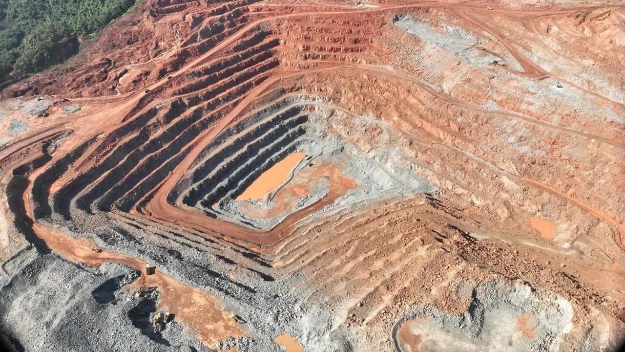 Las empresas chinas aprovechan las restricciones a la exportación de tierras raras para desplazar a sus rivales extranjeros