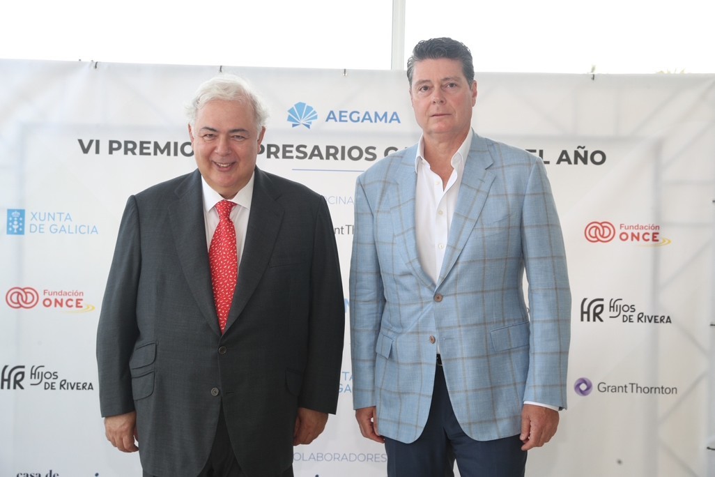 Luis de Valdivia recibe el premio Empresario Gallego del Año en Galicia de Aegama