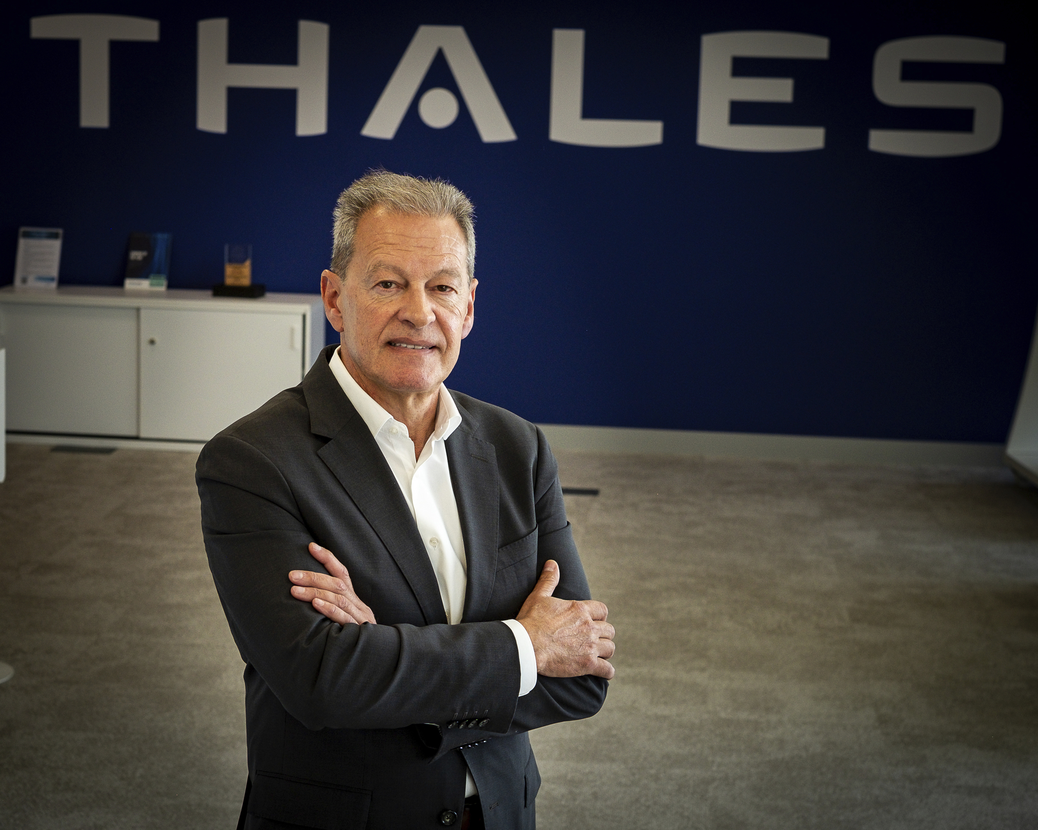 Thales traslada a Barcelona su negocio de tarjetas SIM y doblará la plantilla