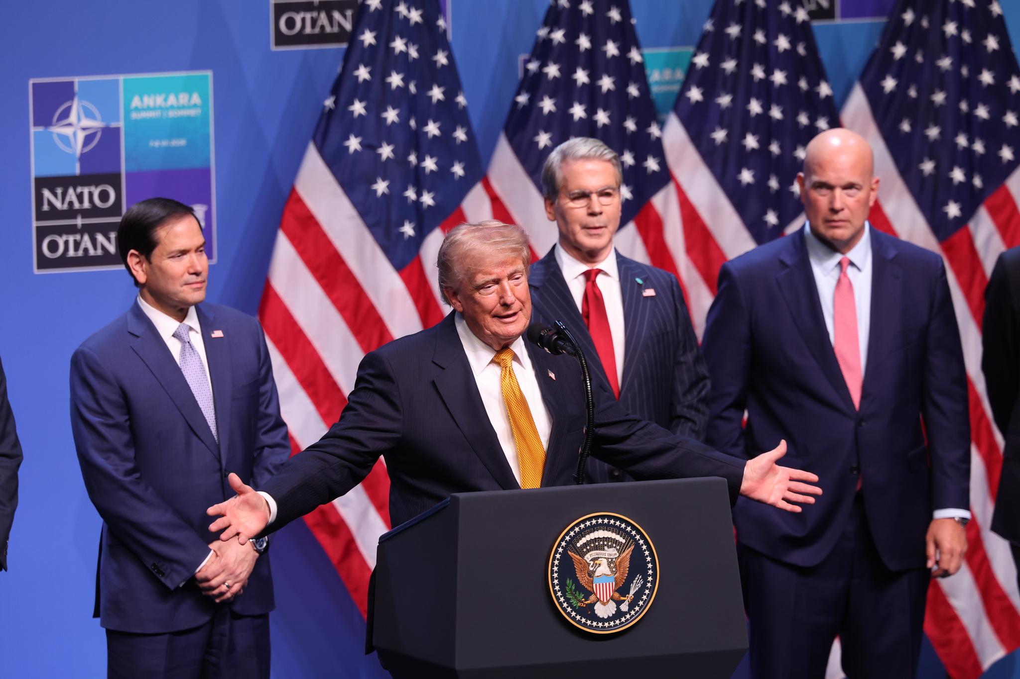 Confusión con los bandazos de Trump El insólito cambio de postura de Donald Trump respecto al gasto en Defensa de España sitúa al Gobierno en una posición incómoda. Leer