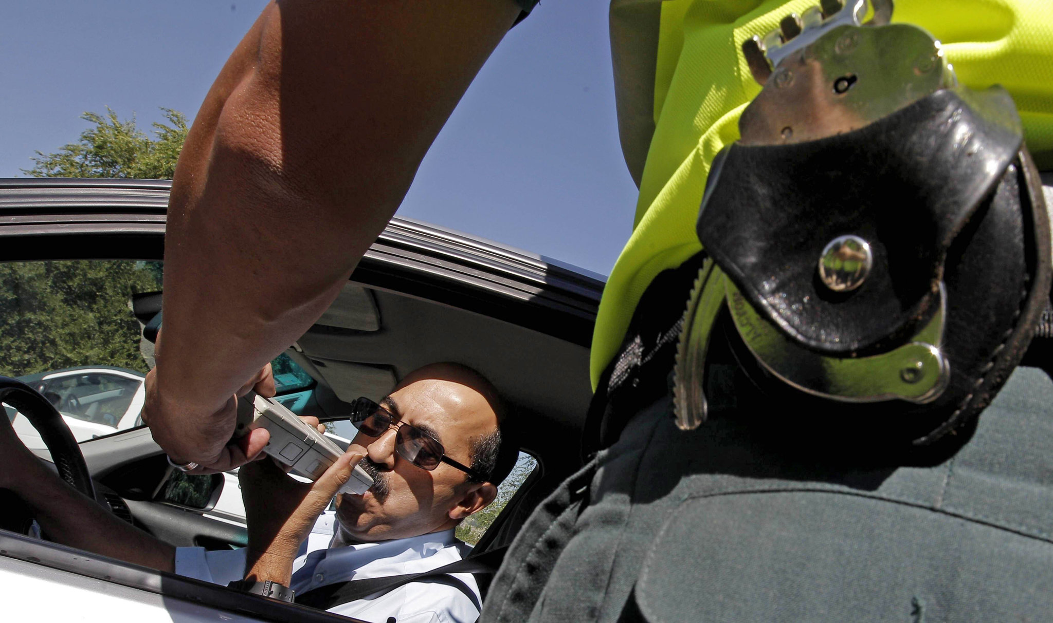 Multado con 1.000 euros por dar positivo en alcohol y superar esta tasa al volante