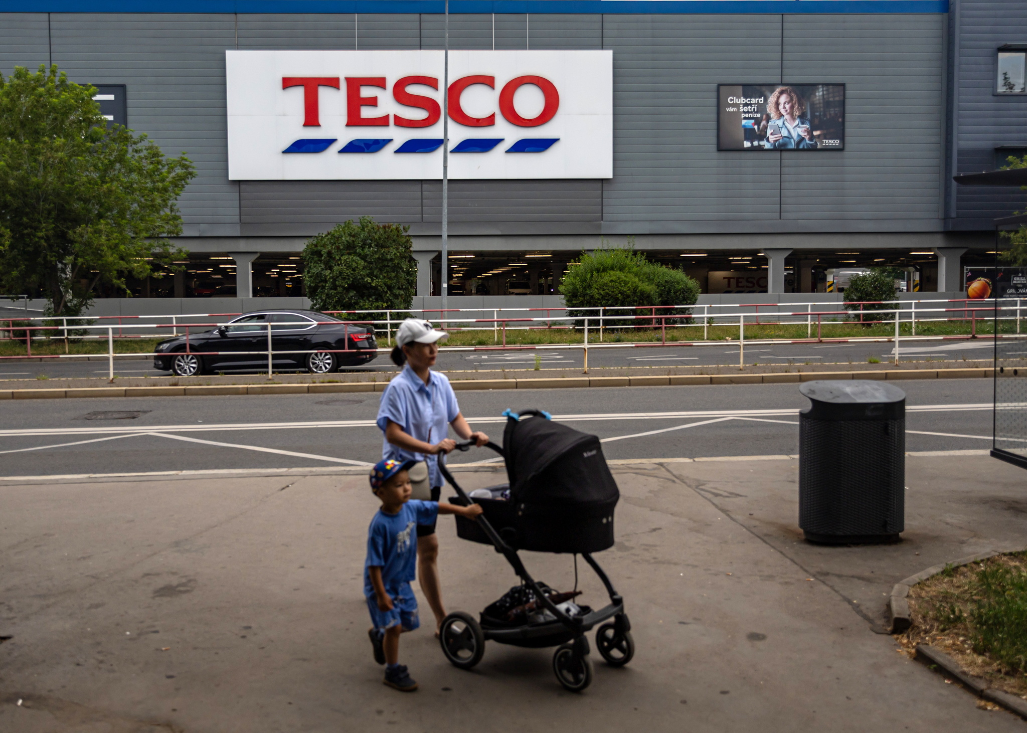 Tesco estudia la venta de su negocio europeo