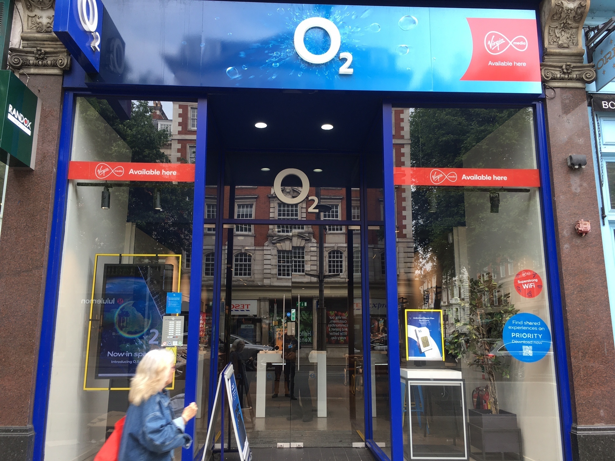 Telefónica y sus socios ingleses se enfrentan a BT en plena compra de Netomnia