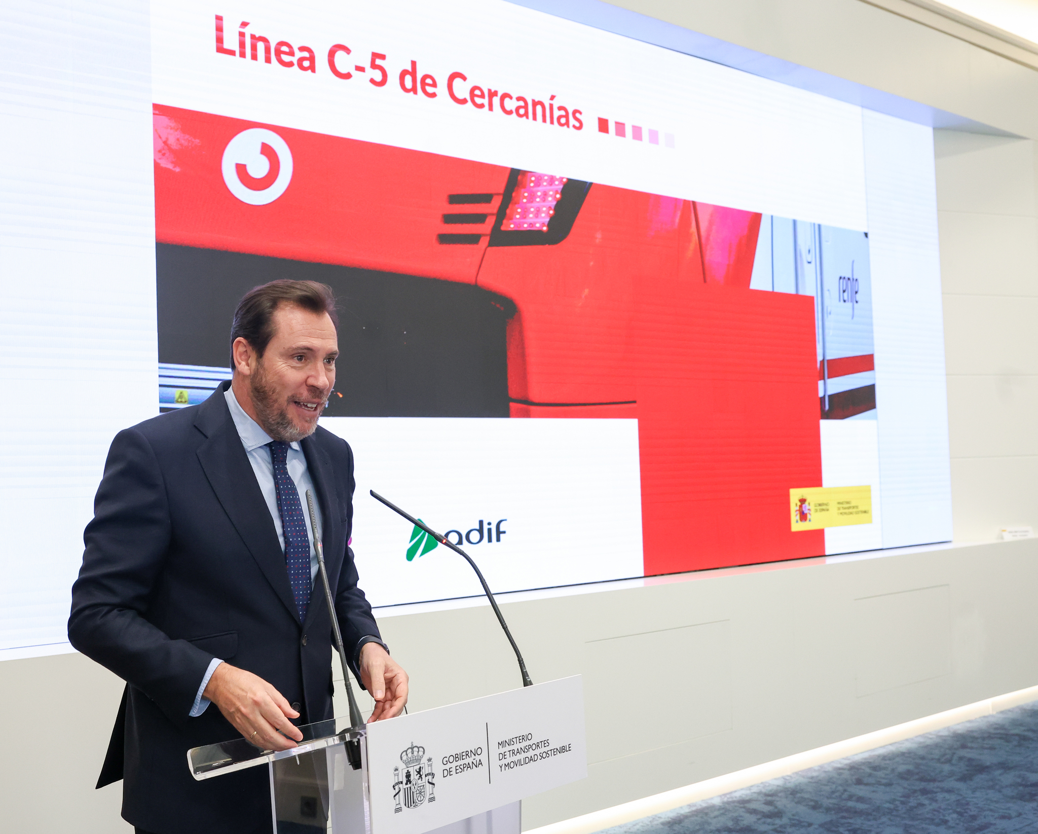 Los 5.416 magistrados y jueces españoles merecen un respeto En España hay 5.416 jueces y magistrados en activo (el 58 mujeres), que resuelven cerca de 6,5 millones de procedimientos al año, según el último informe del Consejo General del Poder Judicial. Leer