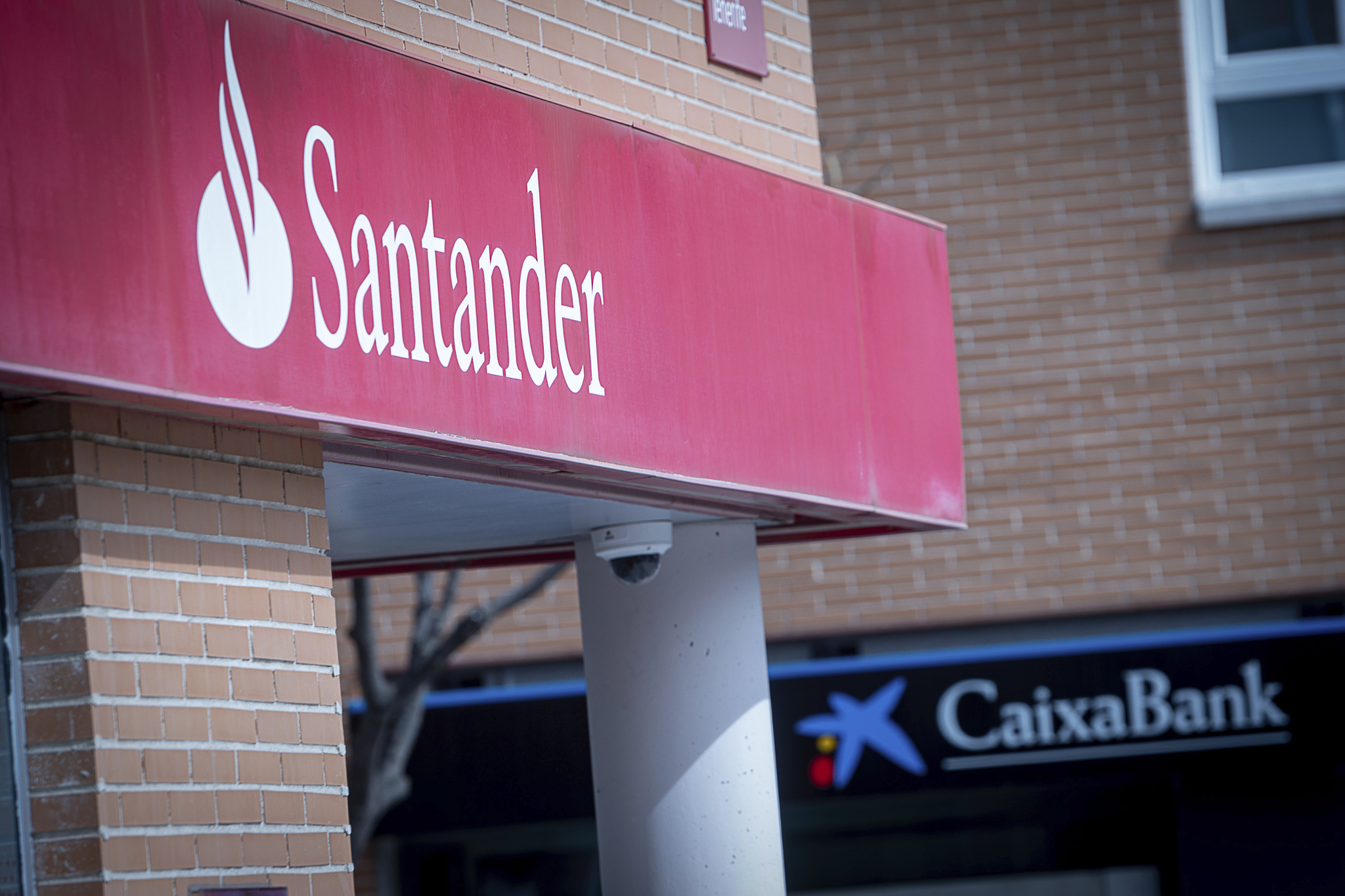 BofA apuesta en banca española por Santander y CaixaBank