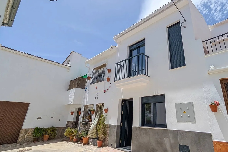 Casa nueva por 10 euros: una promotora rifa dos viviendas en Málaga