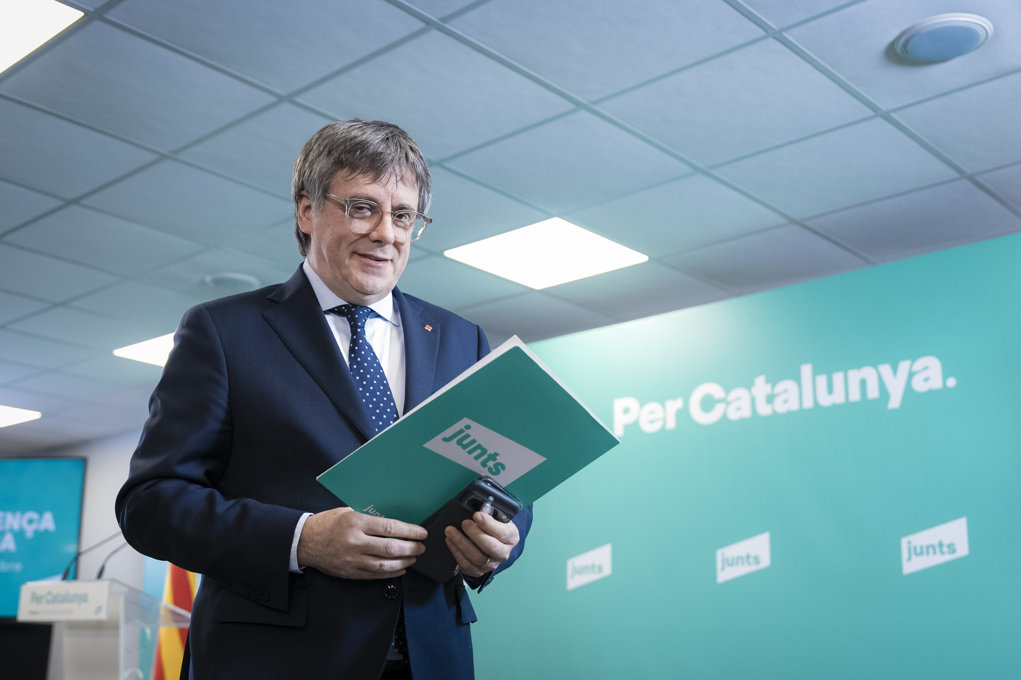 Puigdemont rechaza apoyar el presupuesto de Sánchez si no ejecuta la inversión en Cataluña El expresidente catalán y líder de Junts, Carles Puigdemont, ha rechazado este domingo la idea de apoyar los Presupuestos Generales del Estado que quiere impulsar el Gobierno de Pedro Sánchez, si persiste en la "indecencia" de no ejecutar la inversión pública prevista para Cataluña. Leer