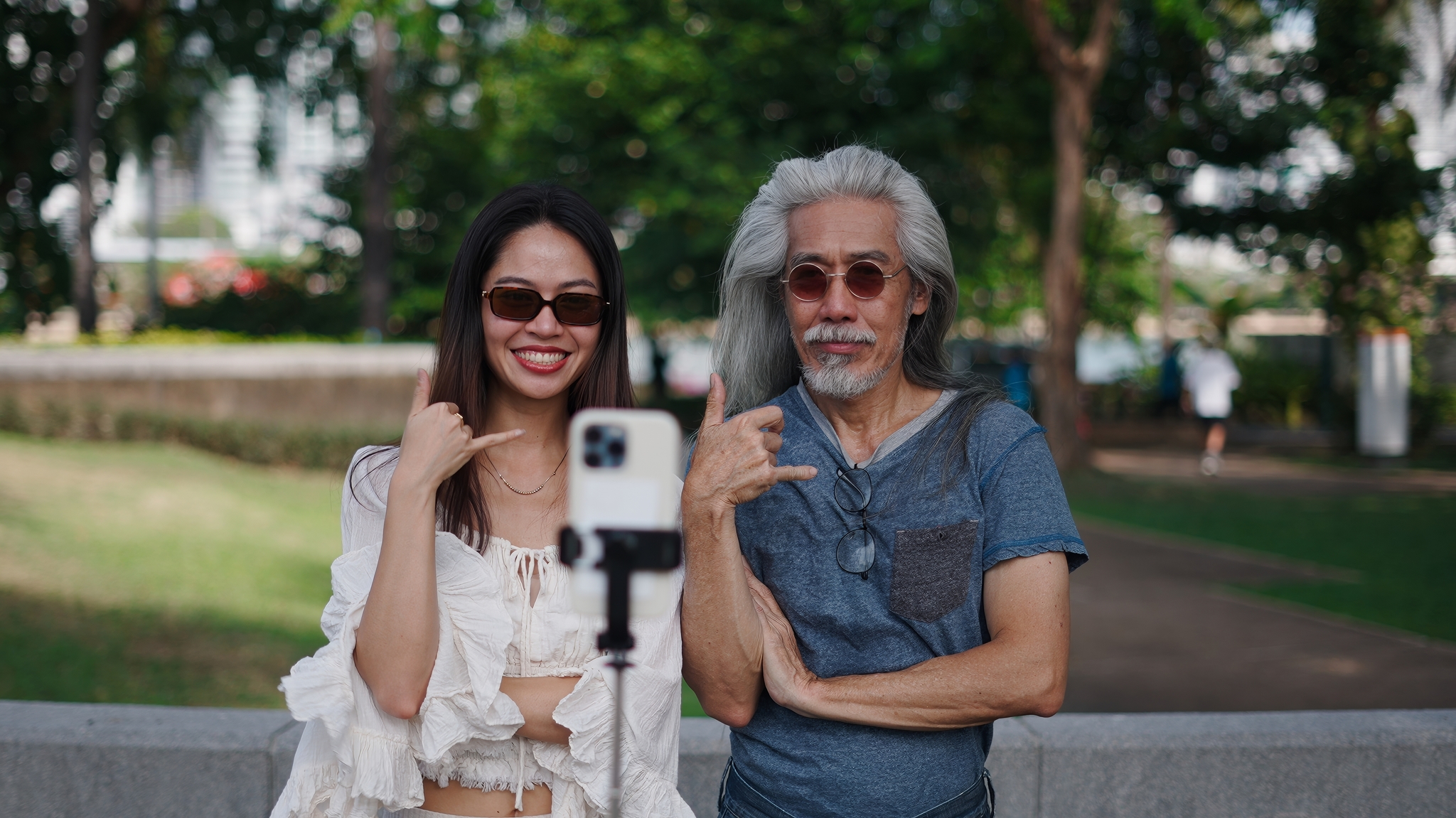 Así conviven y compiten con la IA Zeta, Millennials, X y Boomers