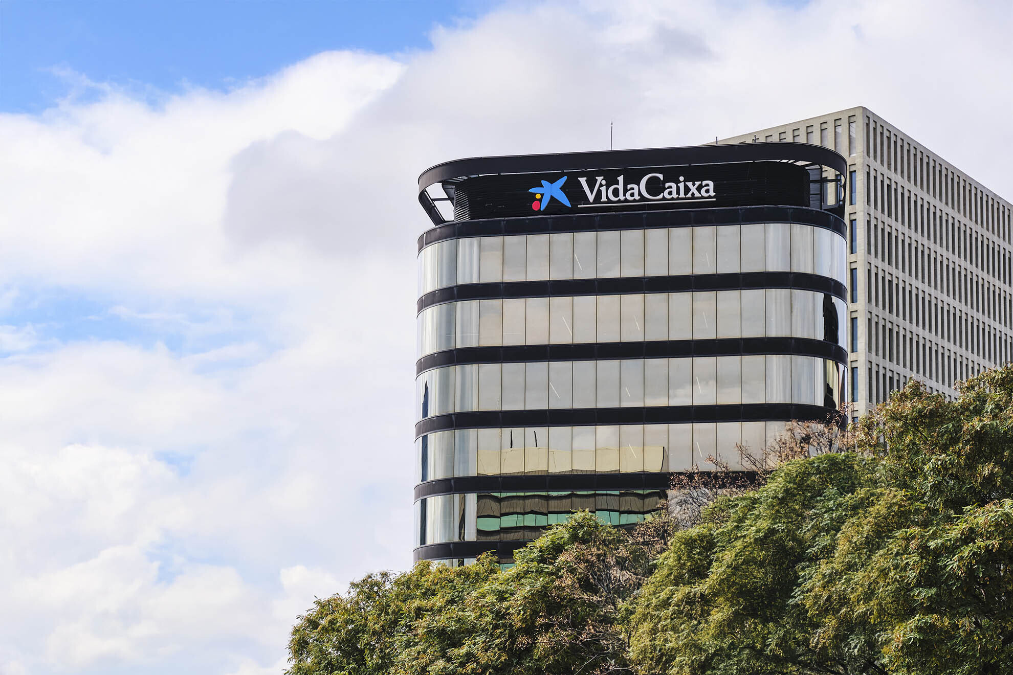 VidaCaixa impulsa su liderazgo en seguros y eleva las primas un 32%
