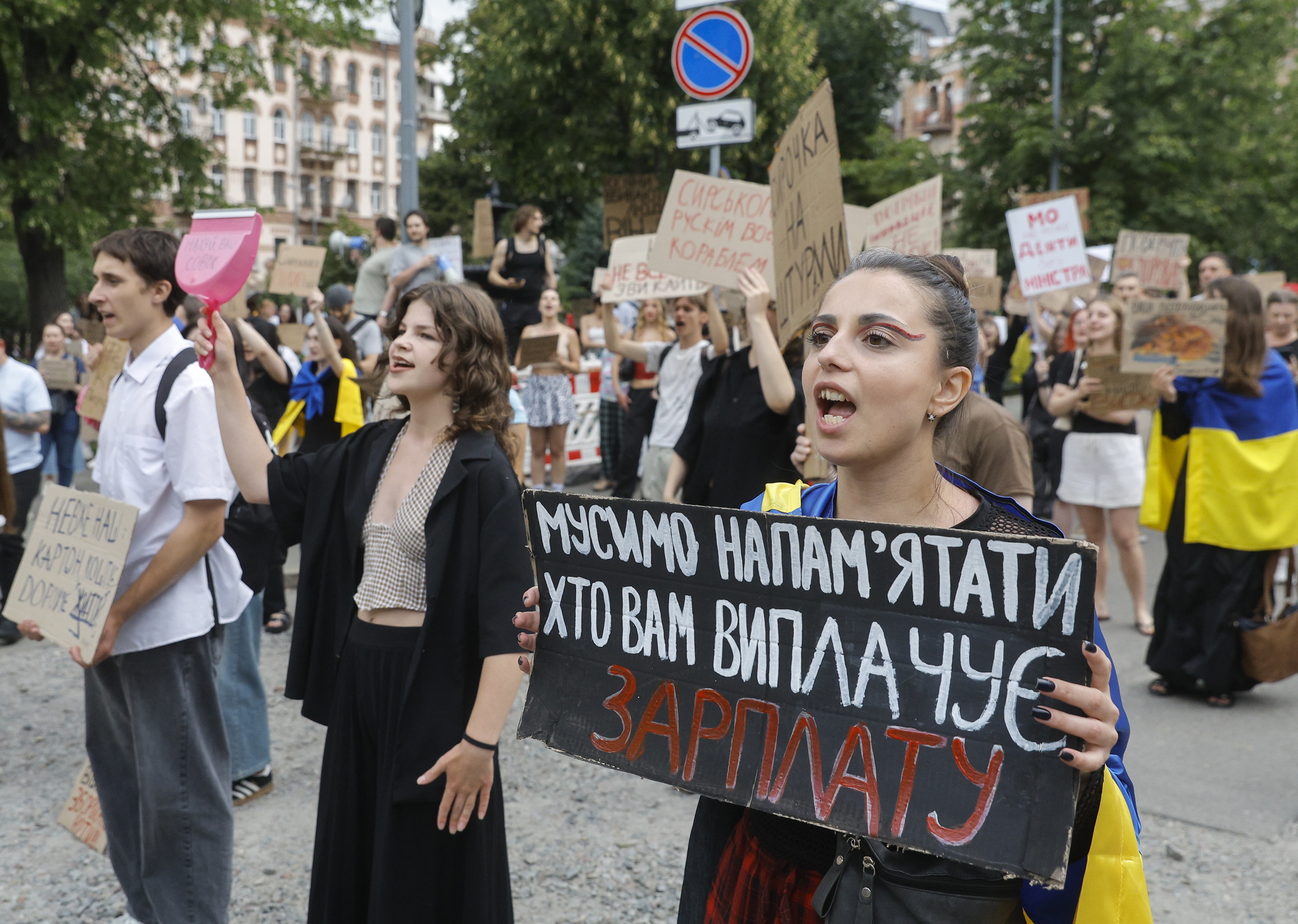 Zelensky retira al máximo general de Ucrania después de protestas masivas El presidente elige a Mykhailo Drapatyi, de 43 años, para sustituilr a Oleksandr Syrski en el relevo generacional en la cúpula militar de Kiev. Leer