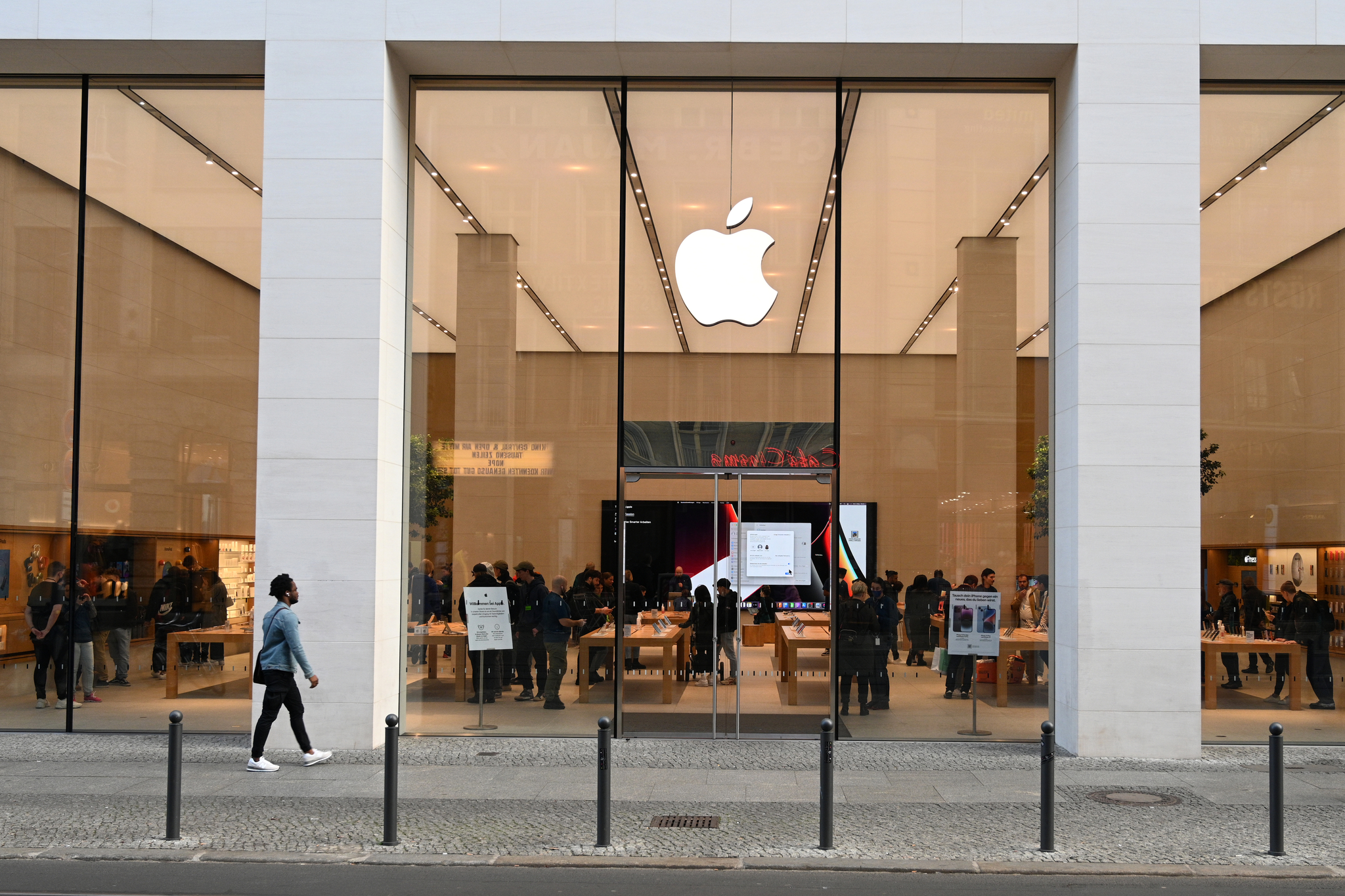 Apple prepara un programa de alquiler de iPhone, iPad y Mac Los altos precios de los dispositivos por la crisis de chips de memoria han empujado a la tecnológica a buscar alternativas. Leer
