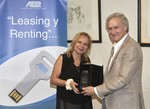 Julia Brines, ganadora del VIII Premio de Periodismo de la Asociación Española de Leasing y Renting