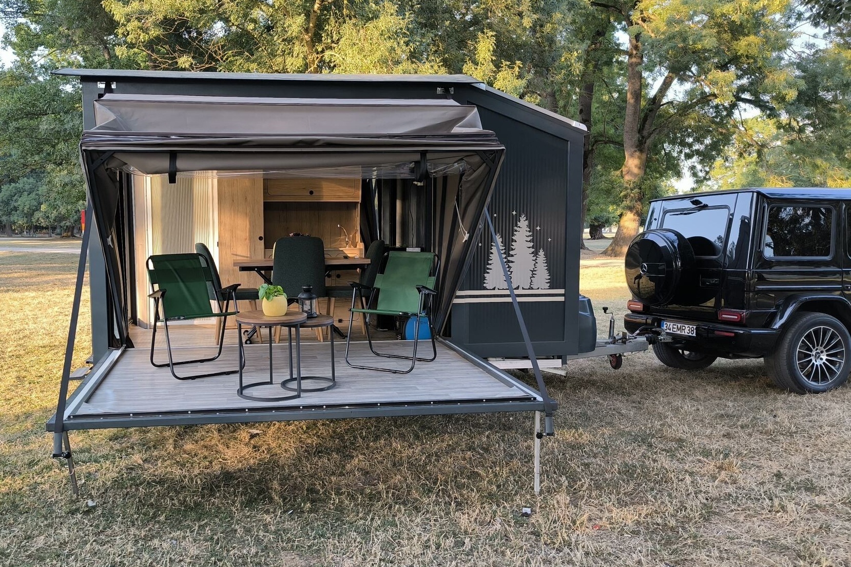 La impactante mini caravana que se convierte en un tiny house de 20 metros