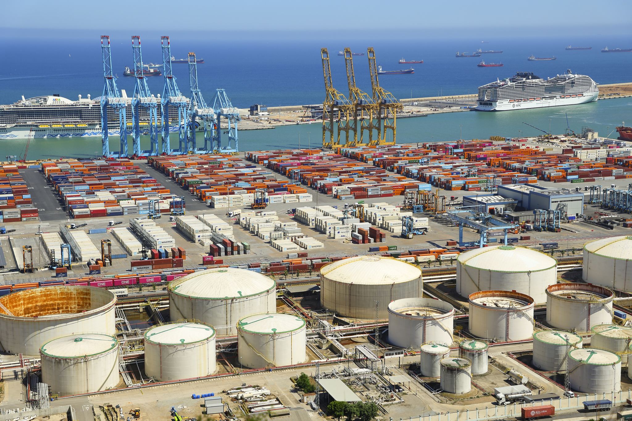 El Puerto de Barcelona crece en tráfico pese al caos ferroviario, la peste porcina y la geopolítica