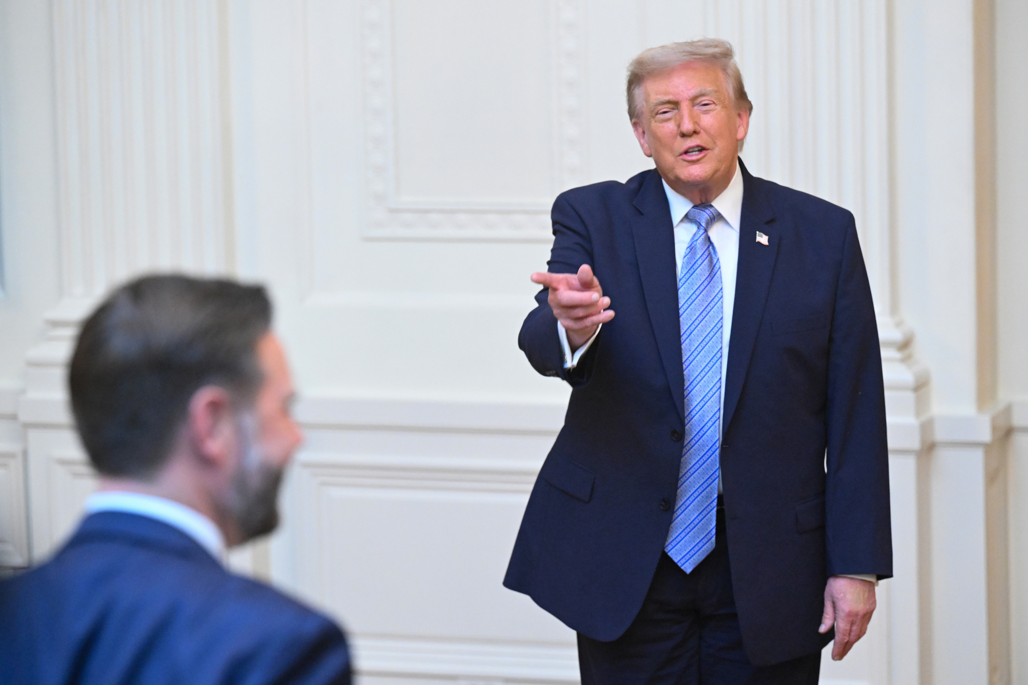 Trump afirma que EEUU mantendrá la ventaja sobre China en la IA para «dominar el futuro»