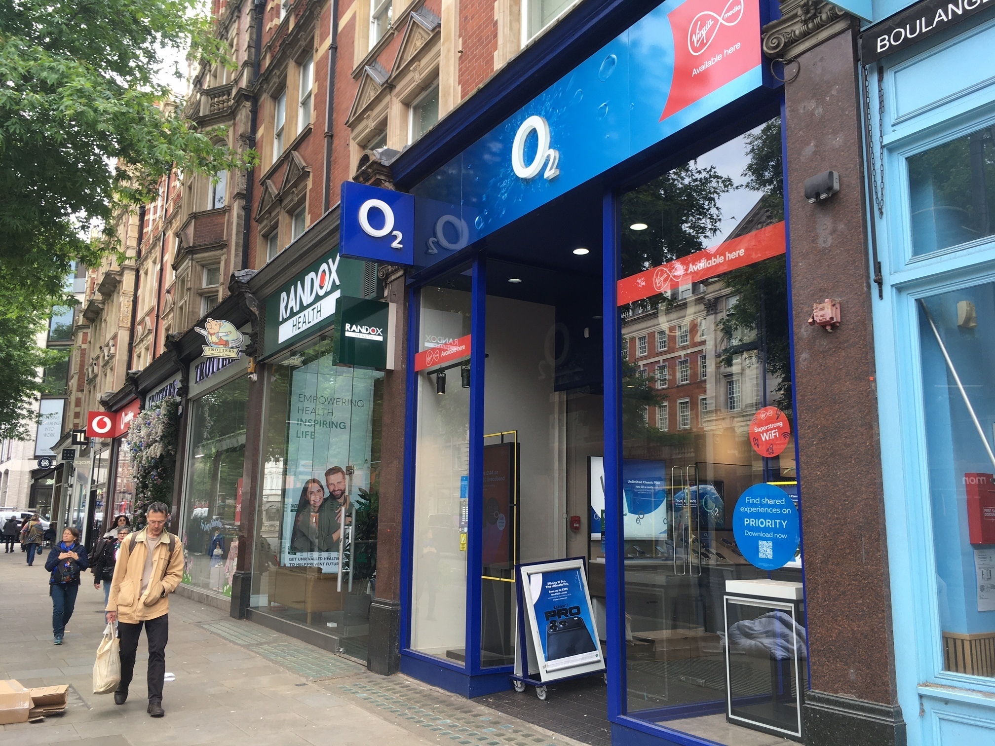 VMO2, filial británica de Telefónica, reduce pérdidas un 4% y ratifica objetivos para 2026