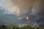 La UME asegura que el incendio entre Ávila y Madrid está contenido, aunque mantiene "cabezas activas"
