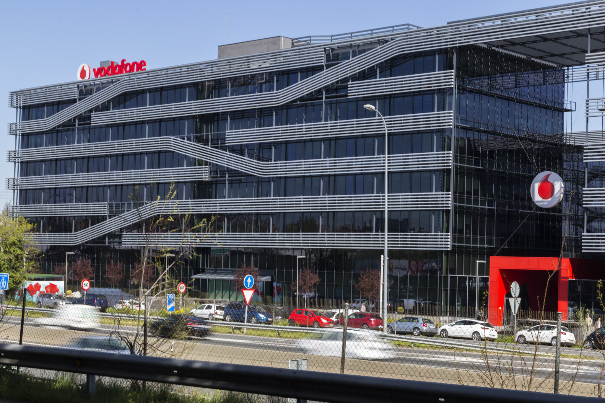 Vodafone quiere relevar a Vantage con las torres de Cellnex y American Tower