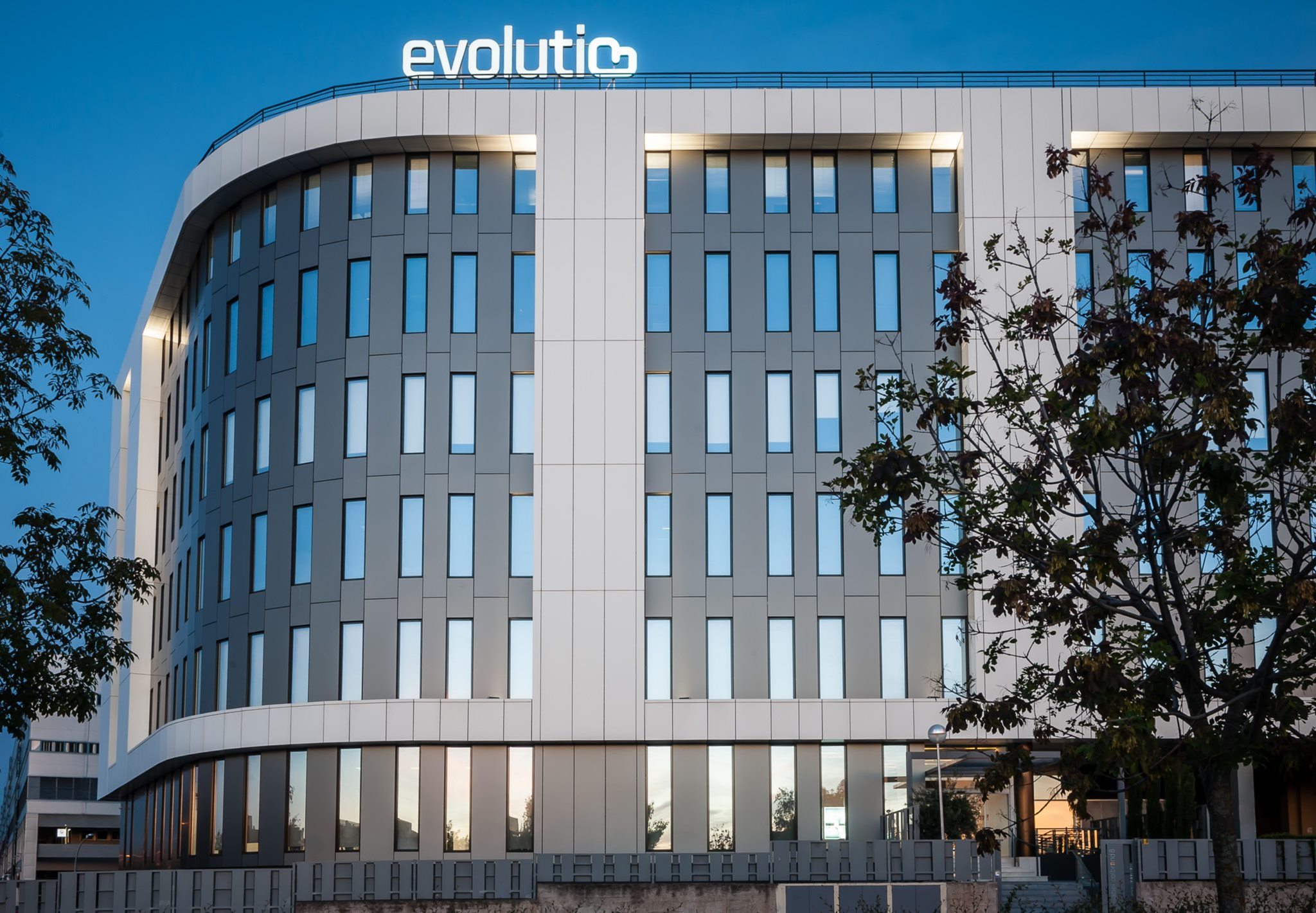 Evolutio logra un contrato de casi 20 millones para modernizar los centros de datos de Defensa El Ministerio de Defensa está sustituyendo su centro de datos principal por una nueva infraestructura que responda a las "necesidades tecnológicas presentes y futuras". Leer