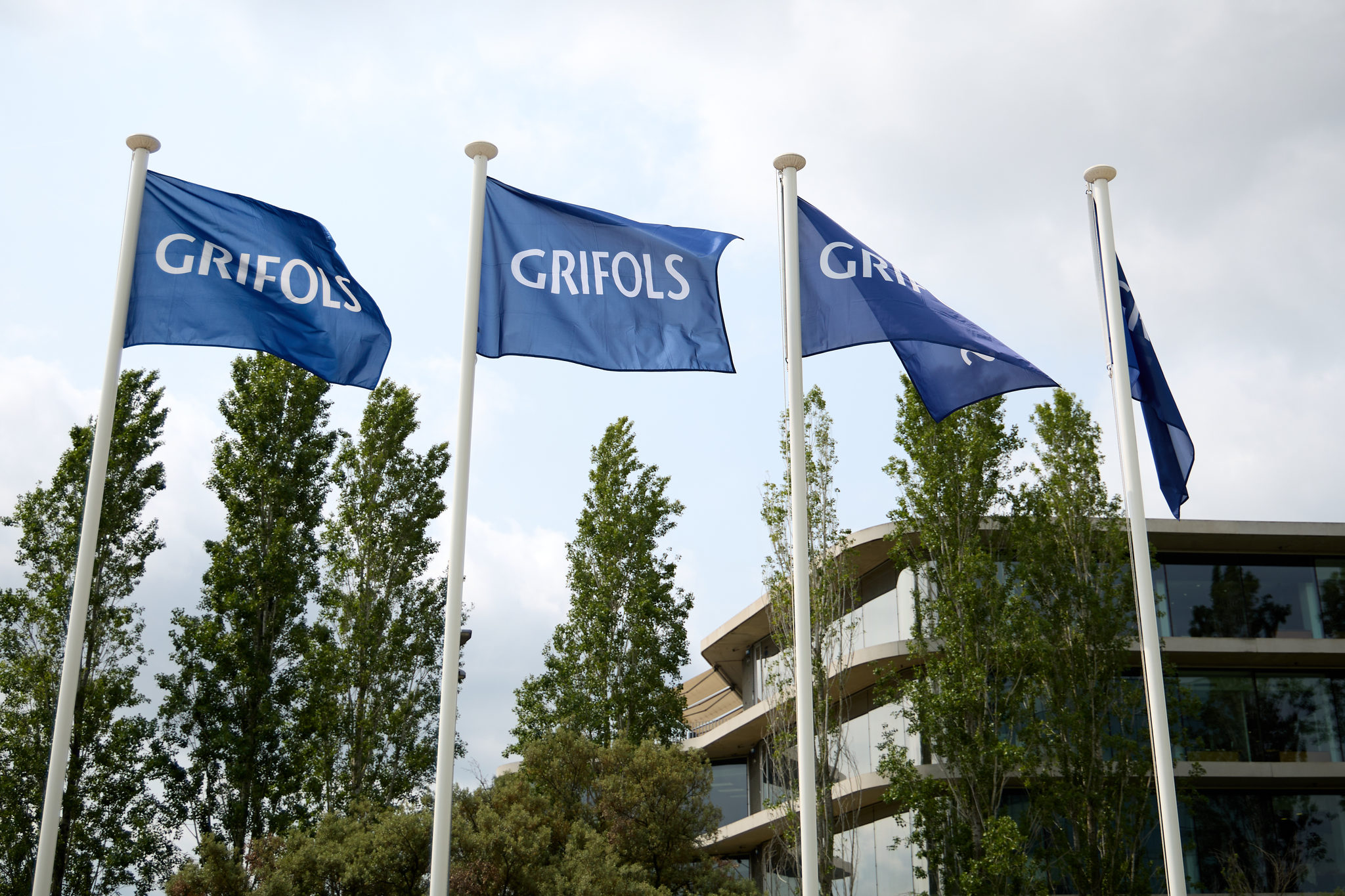 Grifols gana un 29% más hasta junio por el tirón de Biopharma
