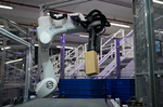 Theker lleva sus 'robots' inteligentes al centro logístico de Mango