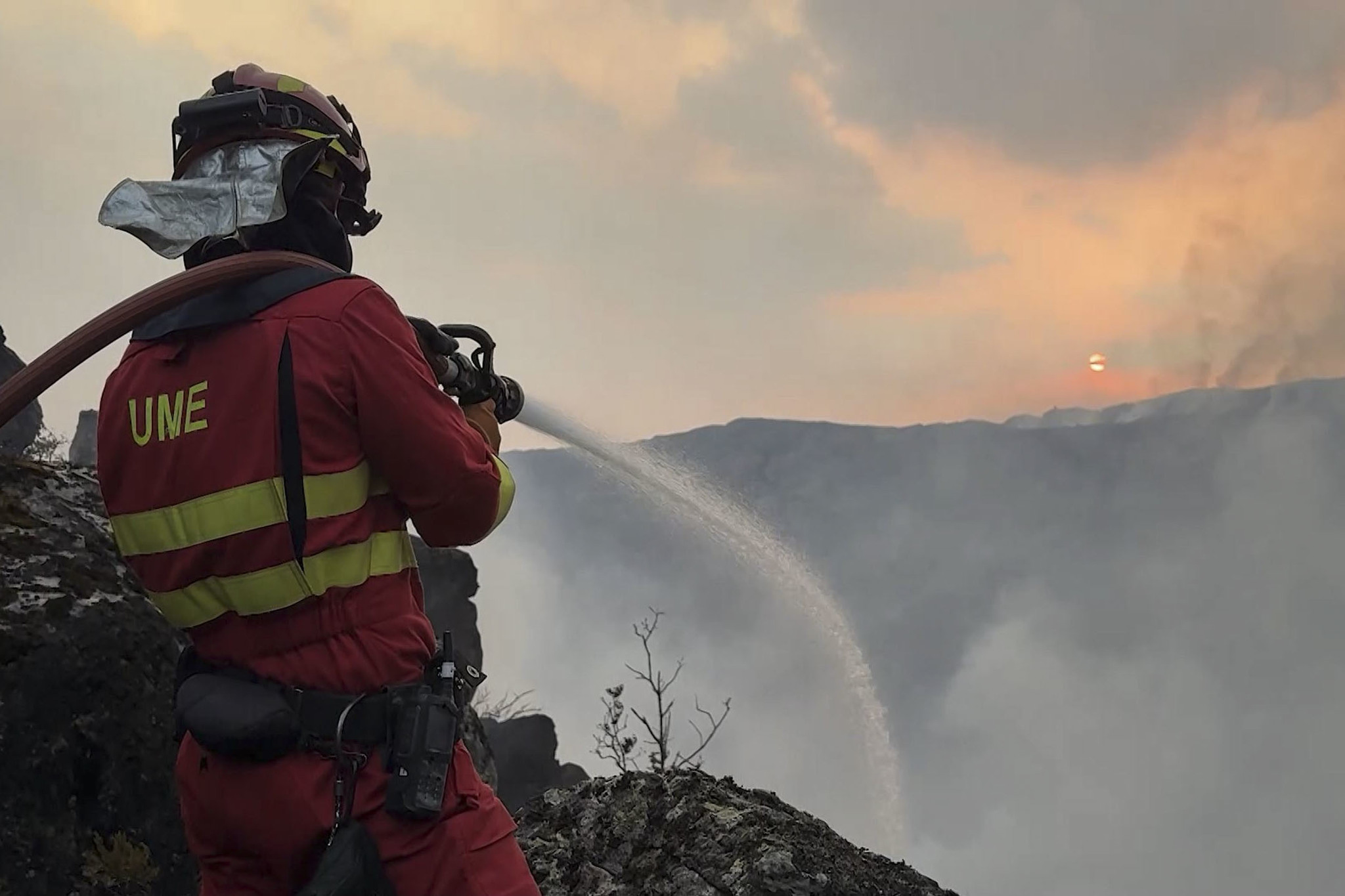 Seis pueblos evacuados y uno confinado por un nuevo incendio en Zamora