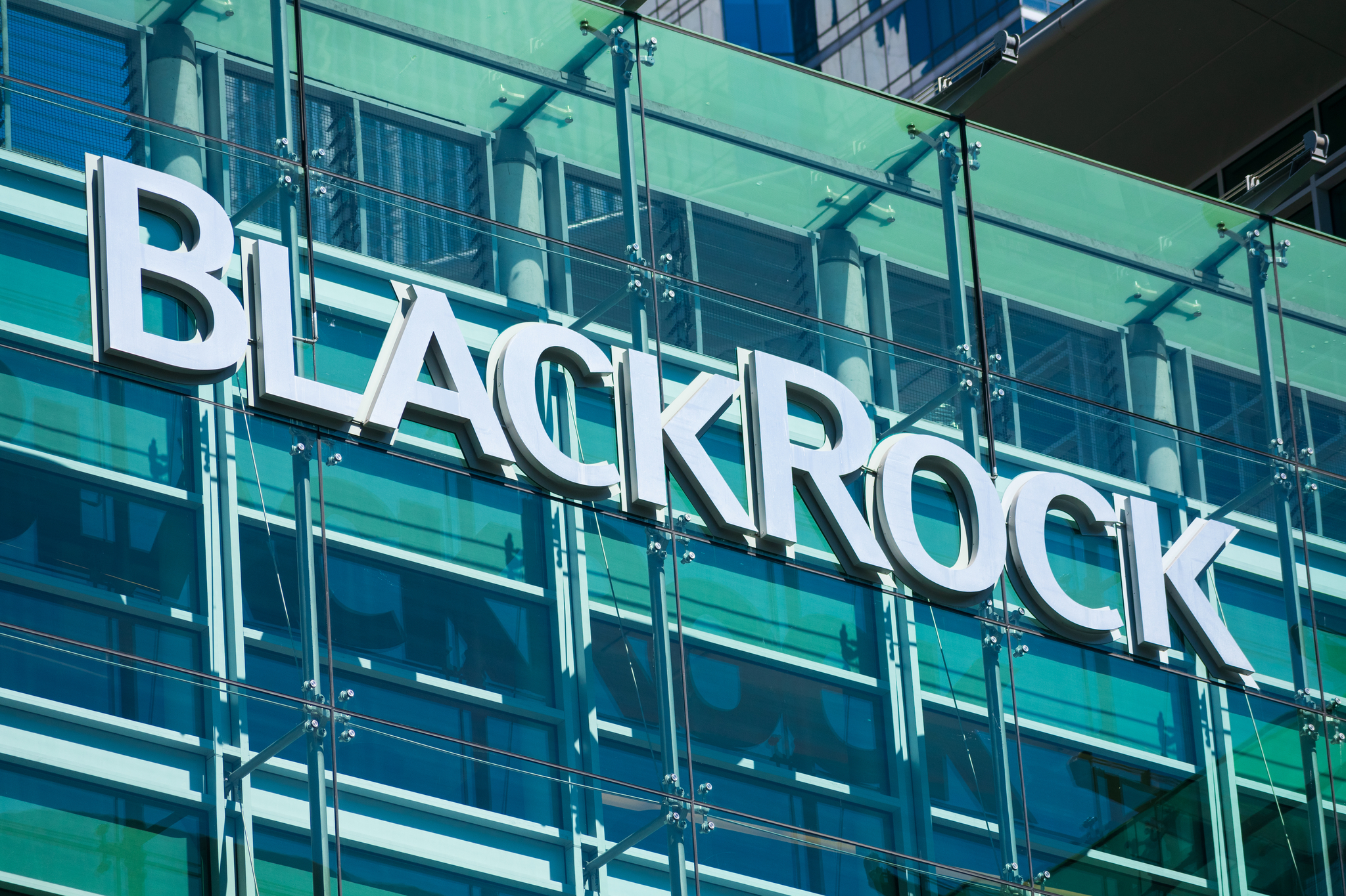 BlackRock refuerza su oferta temática con un ETF de infraestructuras