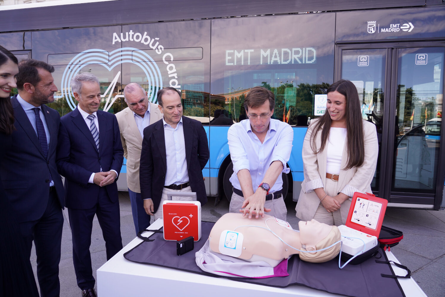 El Ayuntamiento de Madrid dota de desfibriladores cardiacos a toda la flota de autobuses de la EMT