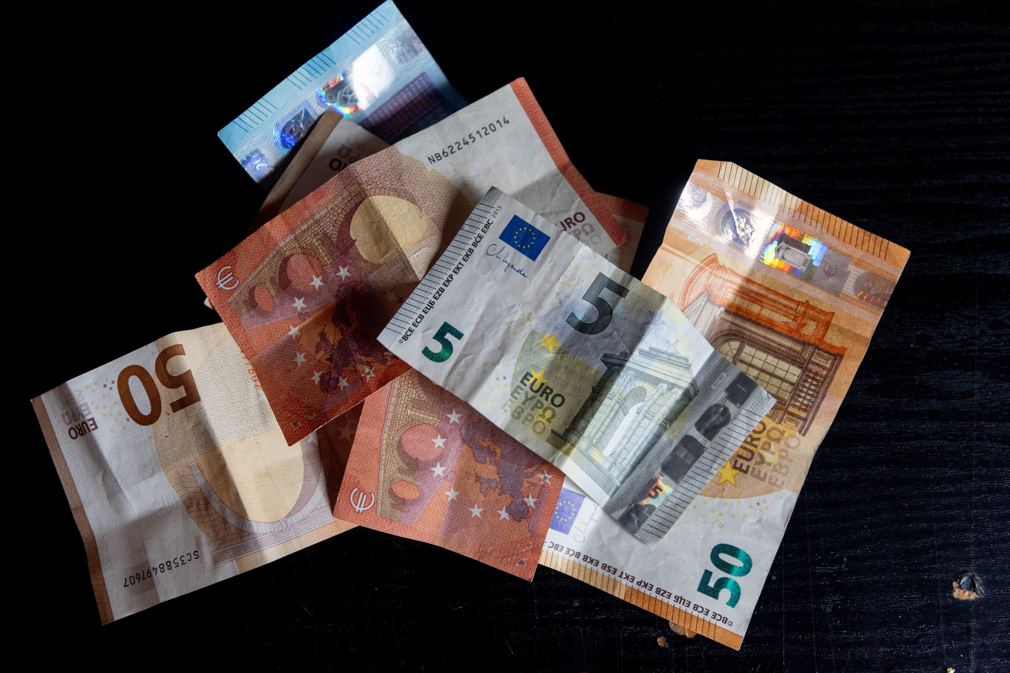 España mantiene un uso del efectivo por encima de la media europea