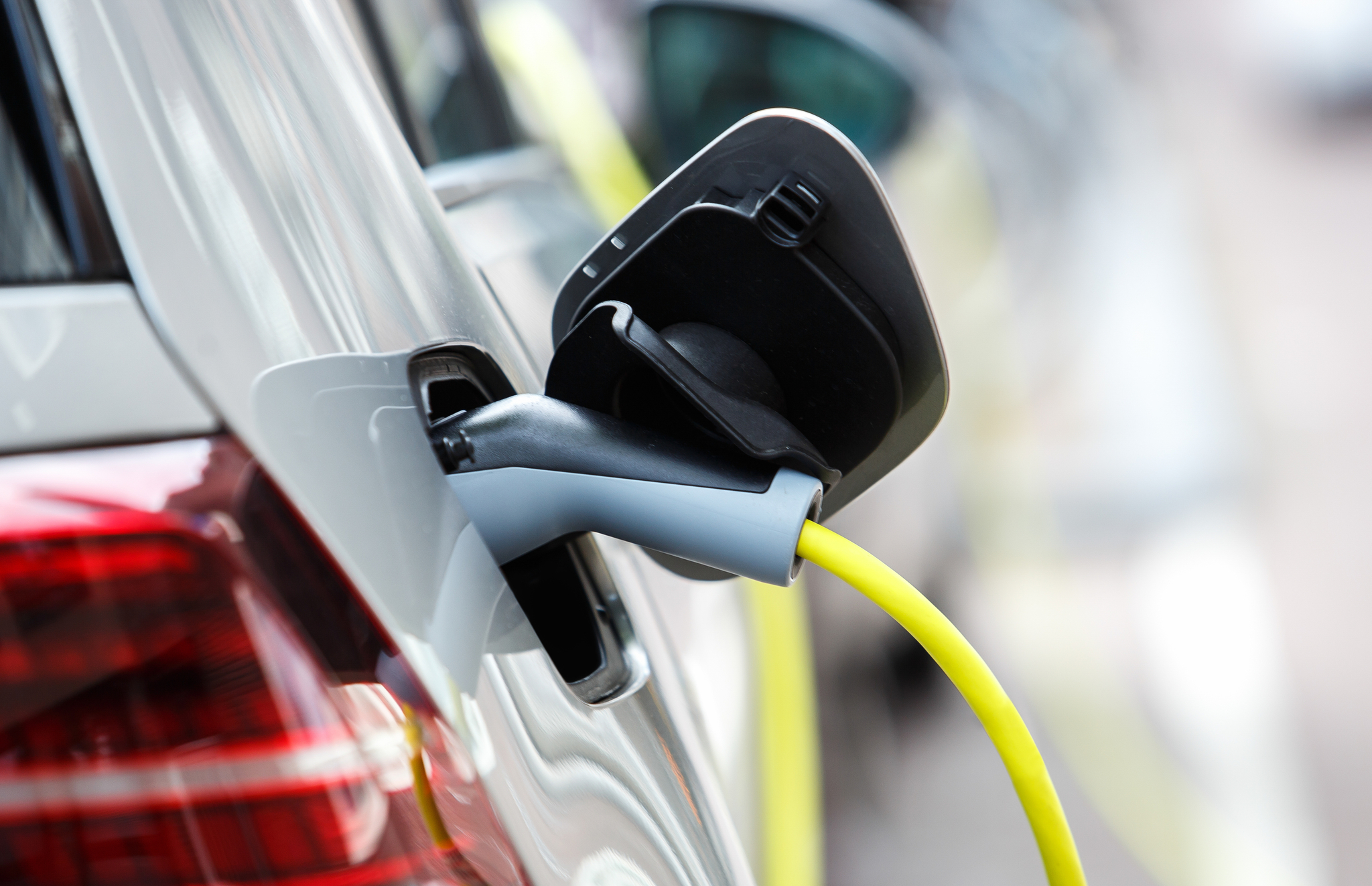 El alivio fiscal a los carburantes por la guerra en Irán se recorta desde este sábado a 10 céntimos por litro