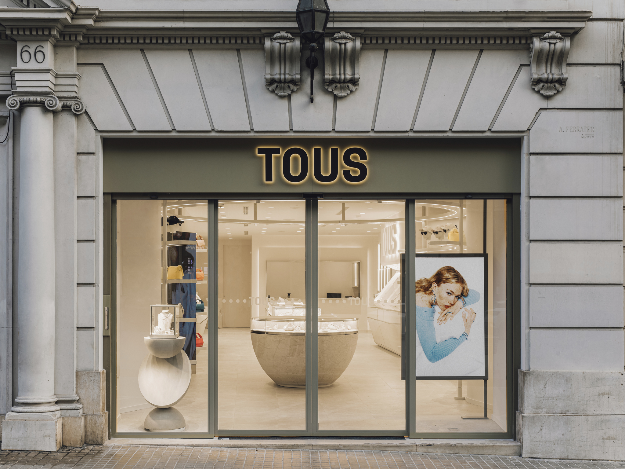 Tous reduce un 59% el beneficio por la subida de los precios del oro y la plata