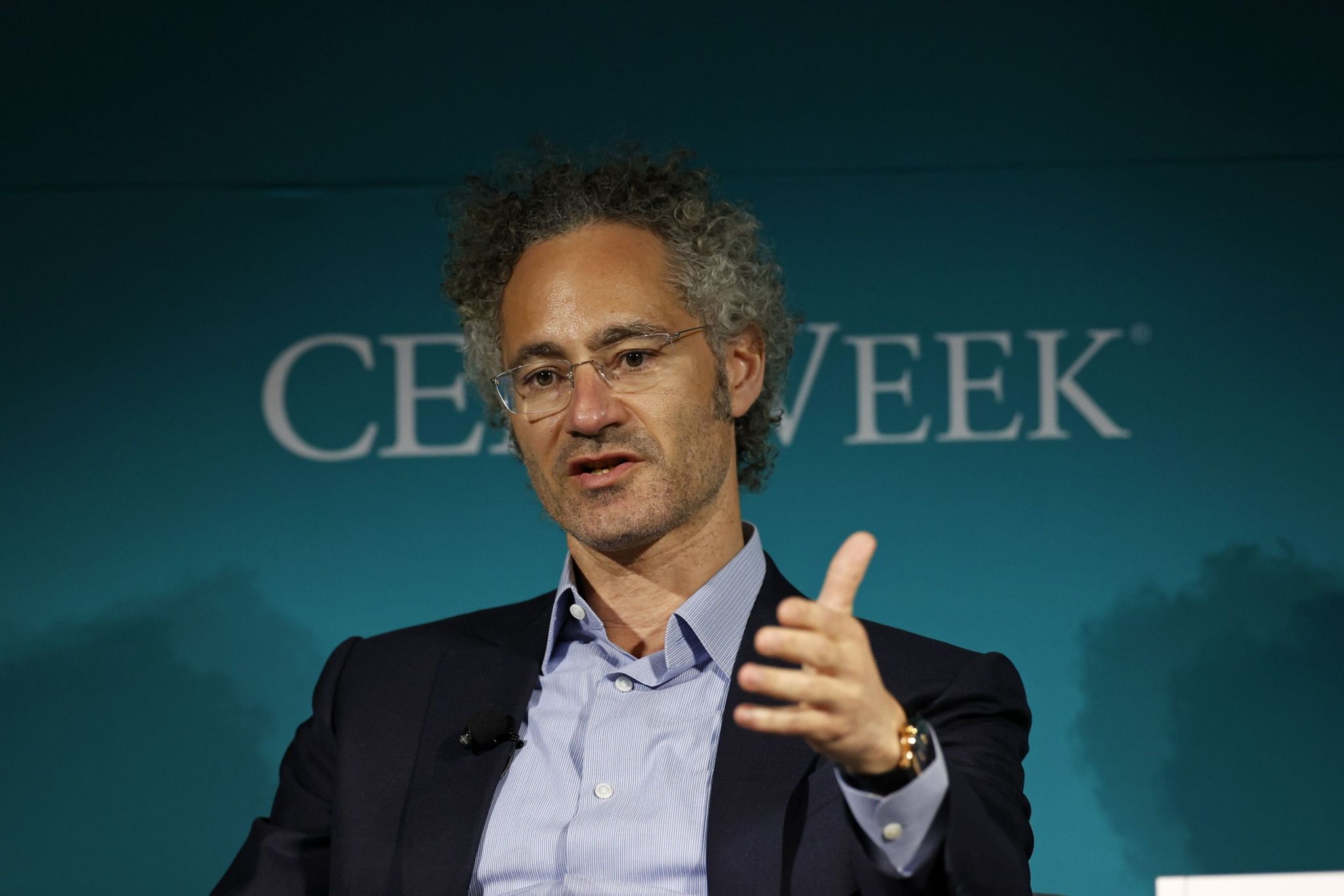 Palantir eleva sus ingresos trimestrales un 93 Palantir, empresa especializada en análisis de datos e inteligencia artificial (IA) con fuerte presencia en defensa y administraciones públicas, reportó este lunes un aumento de sus ingresos trimestrales del 93 y señaló su crecimiento "vertiginoso" en Estados Unidos. Leer