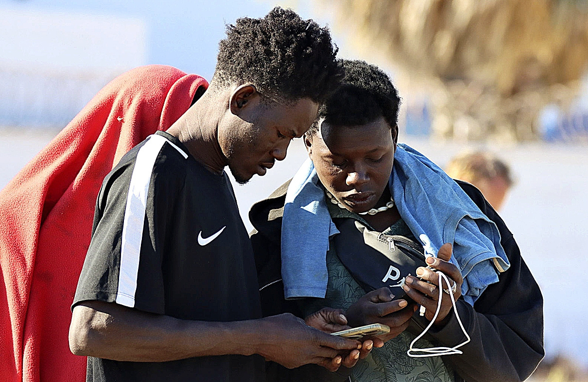 La frontera 'hackeada' de Ceuta: así se gestó el asalto en TikTok, Facebook y WhatsApp