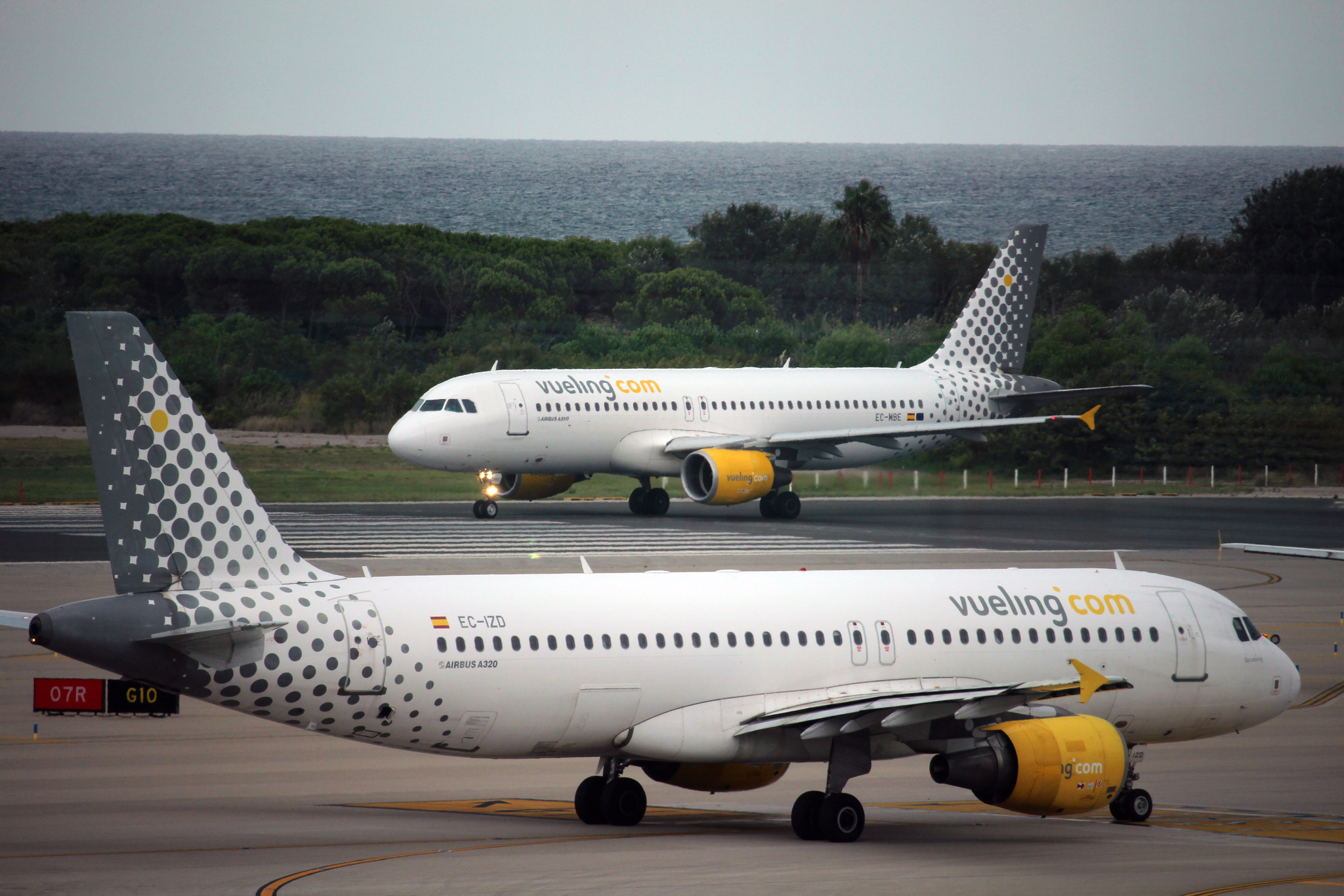 Vueling y WizzAir tiran del récord  de pasajeros del Prat