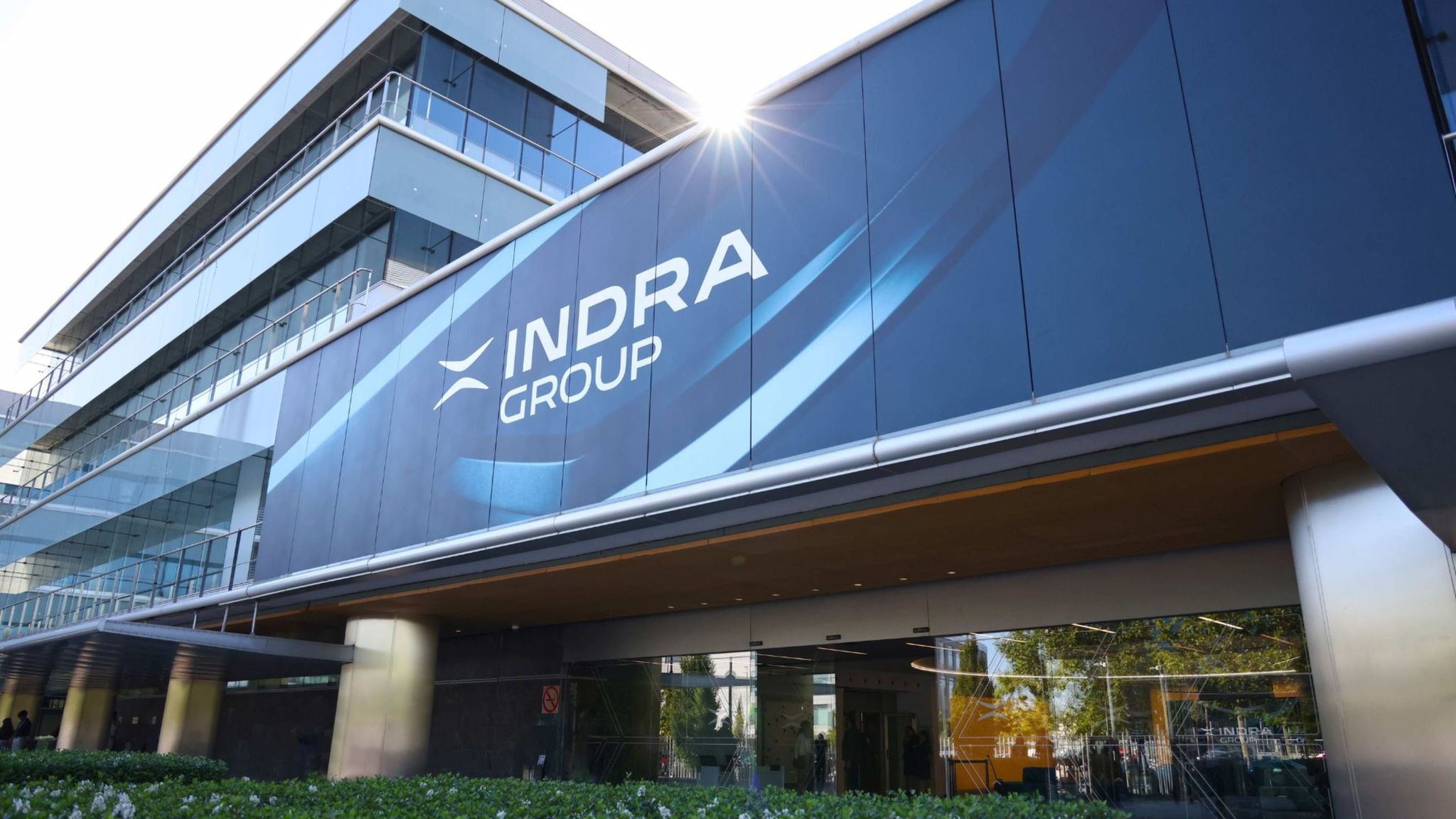 Indra, Santander, BBVA y ACS desafían el rally bursátil de 4 años