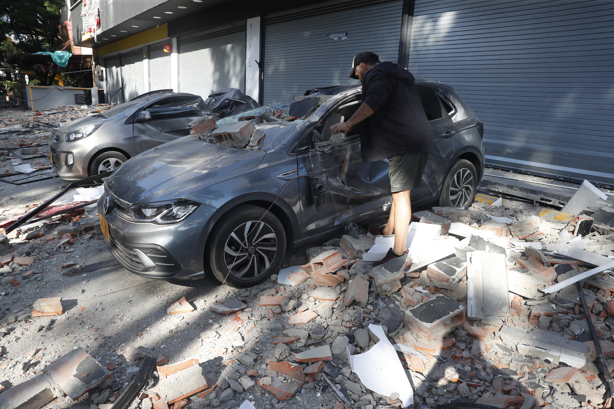 Un terremoto de magnitud 7,4 sacude Colombia y deja graves daños en varias ciudades