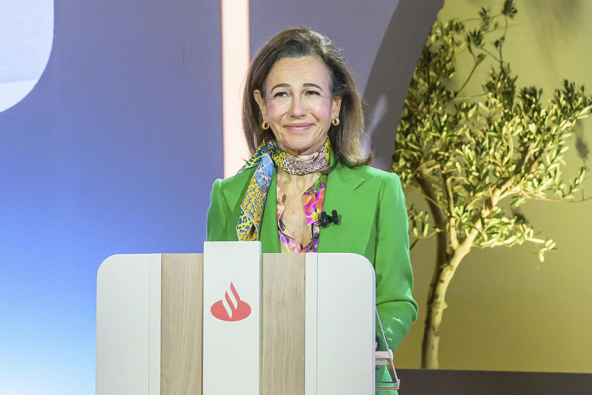 Santander lanzará este mes un programa de recompra de acciones de 1.825 millones
