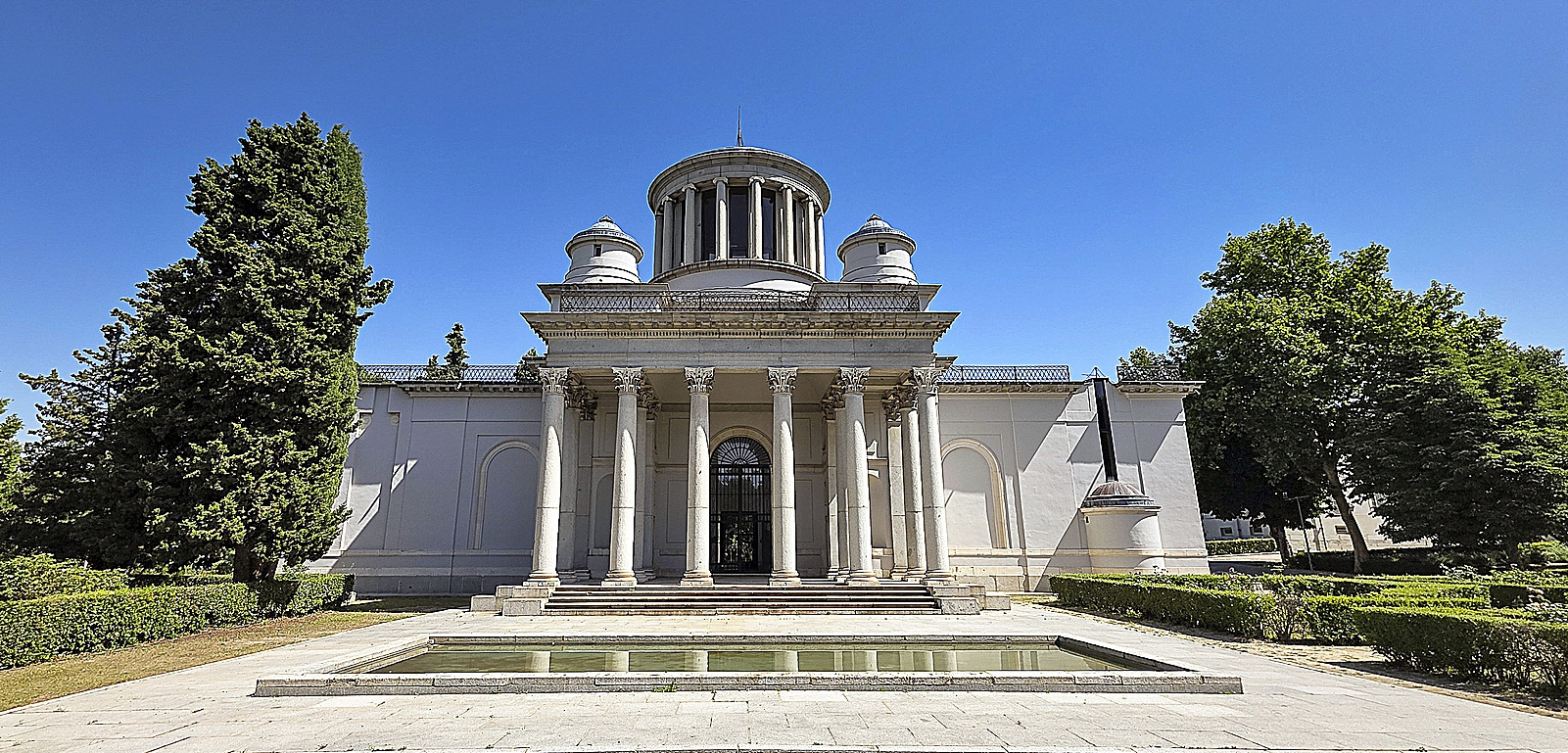 El Observatorio Astronómico Nacional: de Napoleón y Herschel al gran eclipse de hoy La institución ha mantenido el patrimonio de la astronomía en España desde su origen en el año 1790. Actualmente busca acercar la ciencia, proteger el legado y derribar mitos. Leer