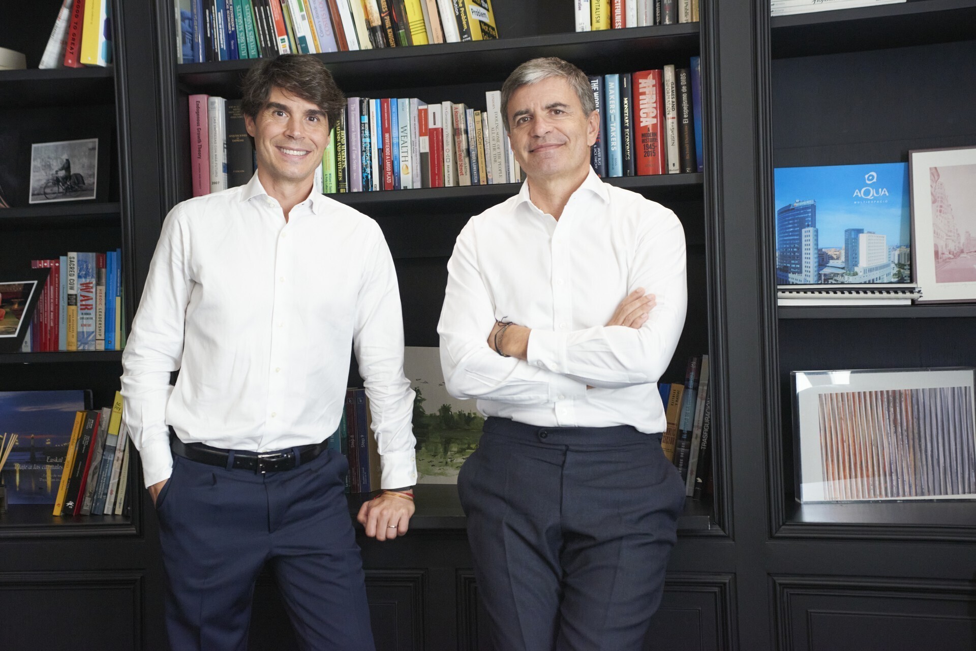 Atitlan duplica ingresos y dispara su beneficio hasta los 28 millones El grupo inversor Atitlan, liderada por Roberto Centeno y Aritza Rodero, duplicó sus ingresos el pasado año, hasta 609 millones de euros, y disparó su beneficio neto hasta 28 millones de euros. Leer