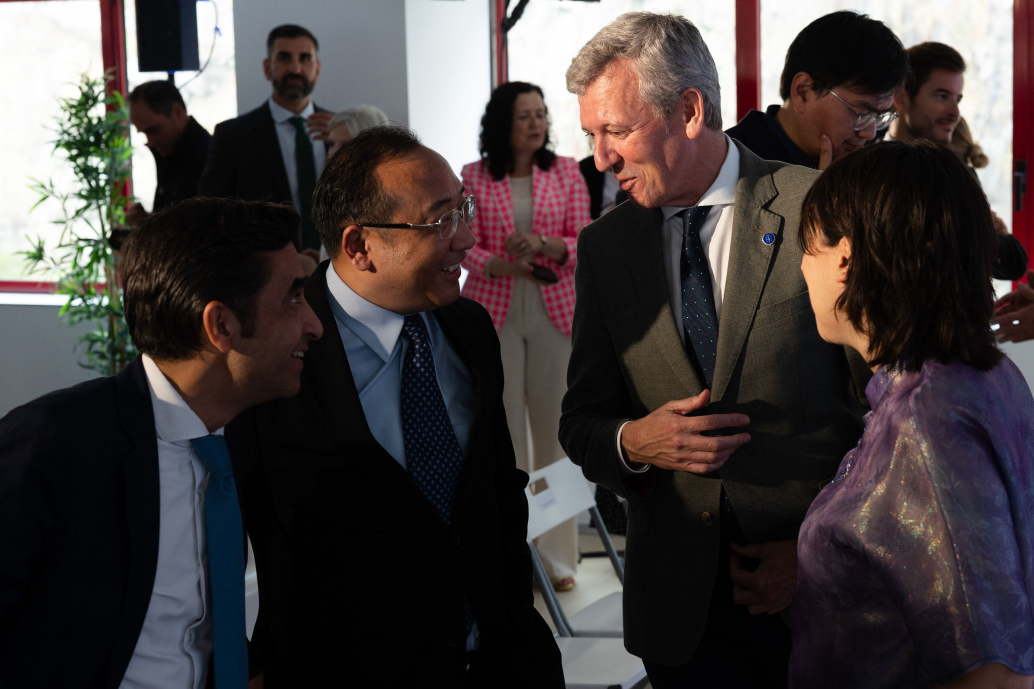 China ve "positiva" la posición de España sobre la planta de SAIC y pide un marco "justo"