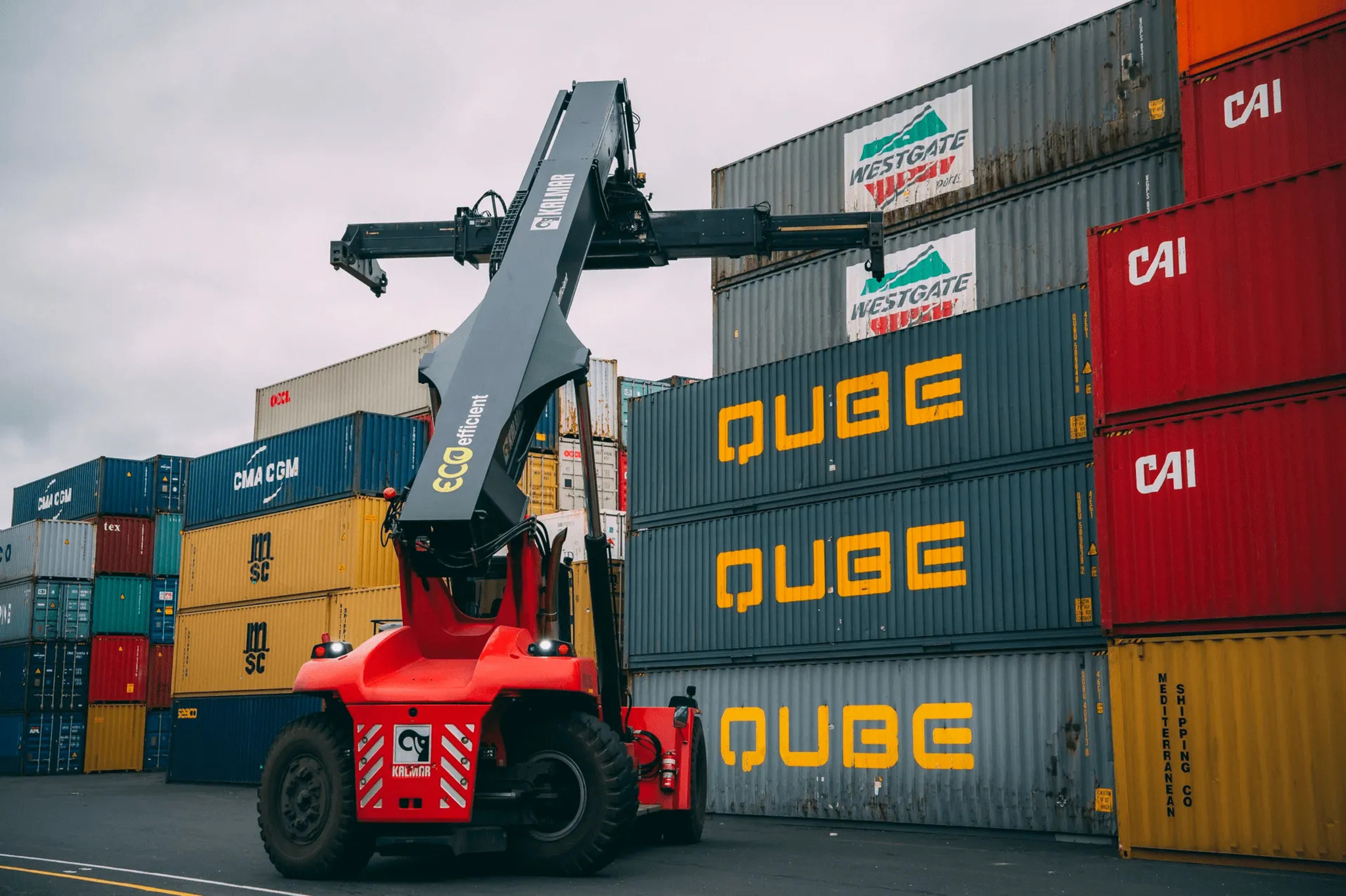 Amancio Ortega y sus socios cierran la compra del operador logístico australiano Qube Holdings