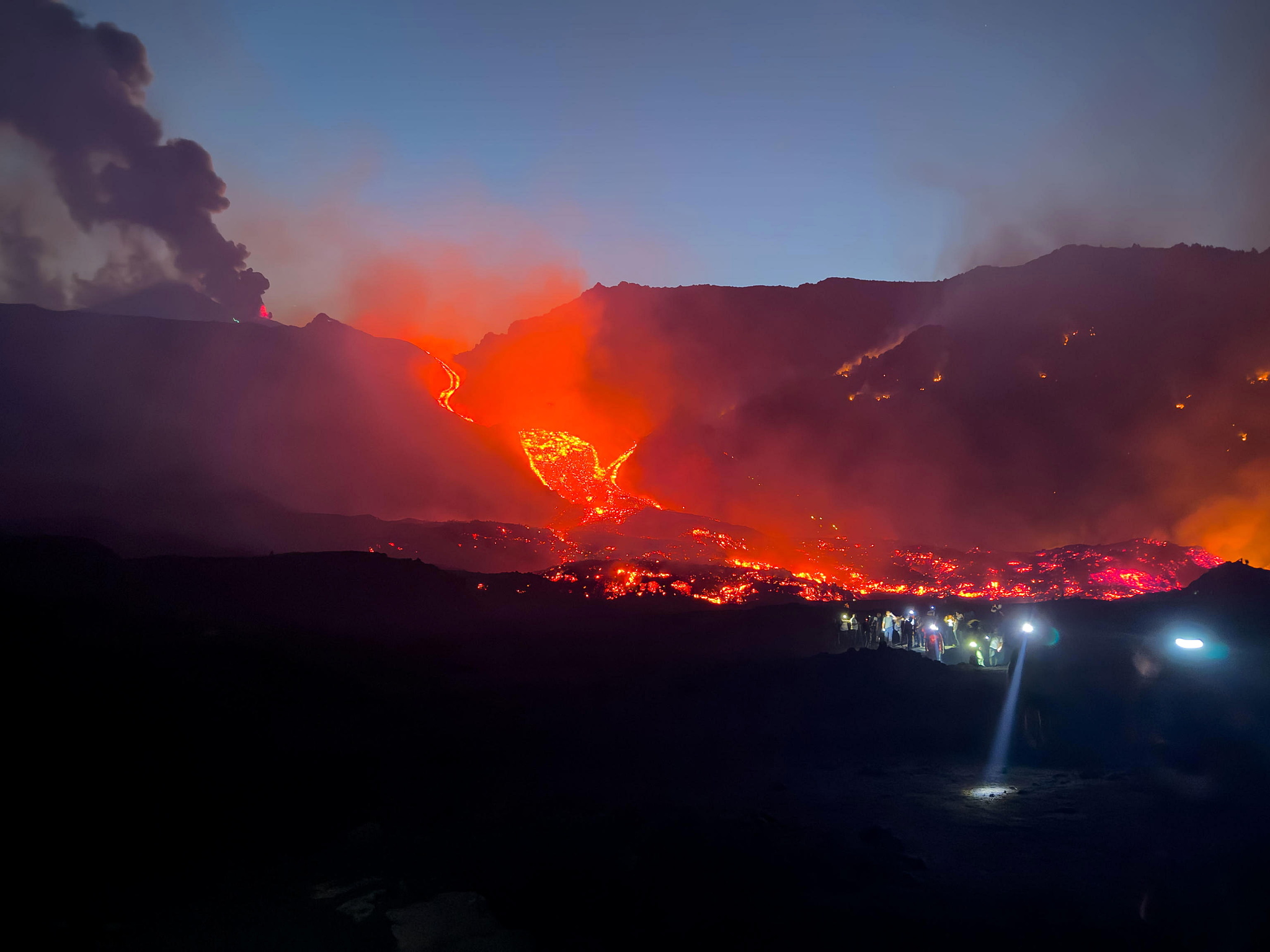 El aeropuerto de Catania seguirá cerrado hasta el sábado por la erupción del Etna