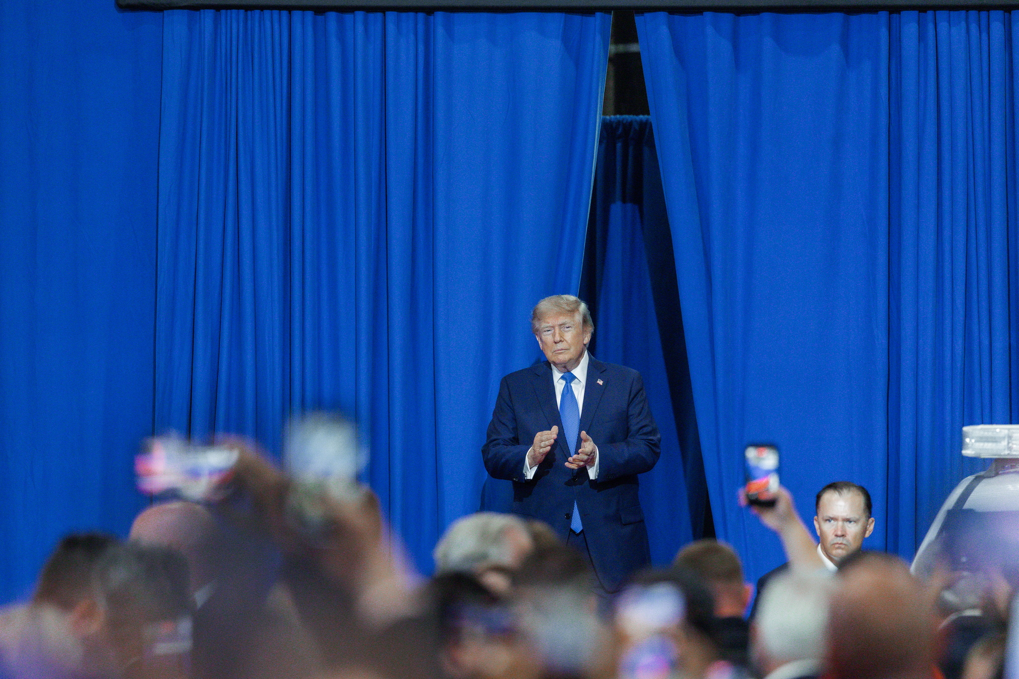 Trump impone aranceles de hasta el 100% a los drones para contener a China