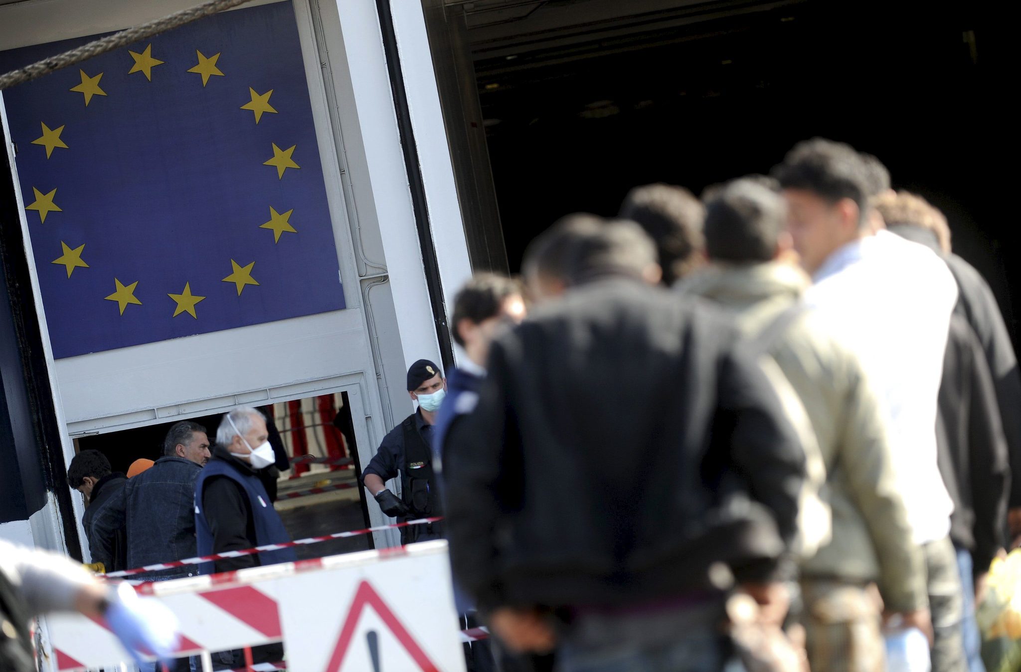 La expulsión masiva de migrantes era un tabú en Europa hasta que llegó MAGA
