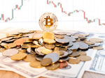 Las 'ballenas' del bitcoin retornan azuzadas por la caída de precios