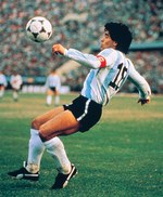 El balón de la 'Mano de Dios' de Maradona se vende por 2,9 millones