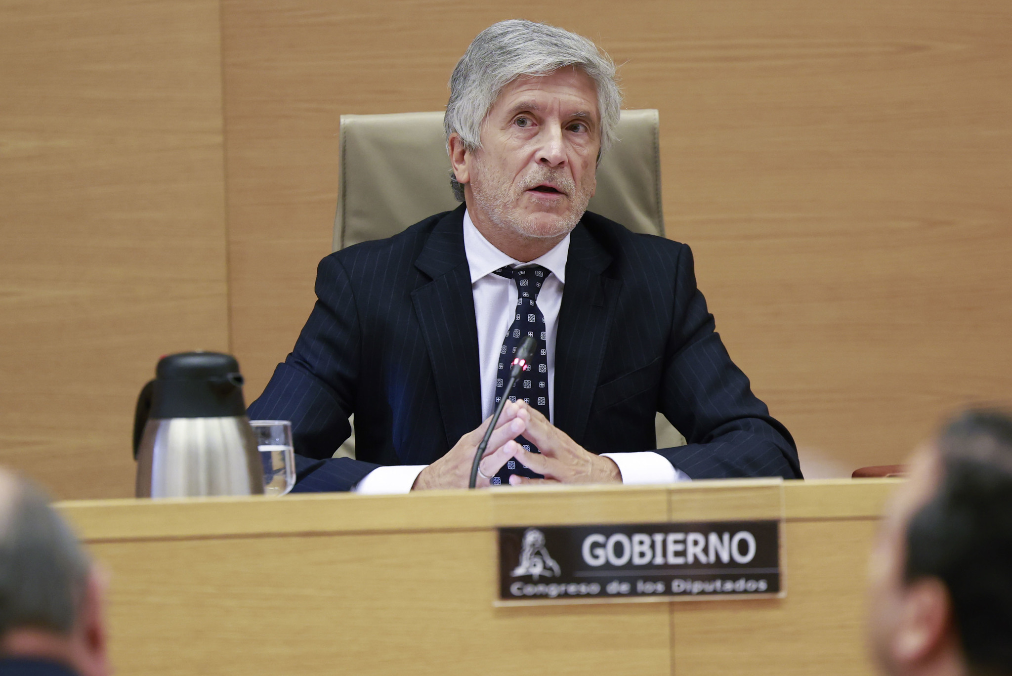 Marlaska llama al cese de la violencia en Ceuta y anuncia 35 millones para alargar espigones