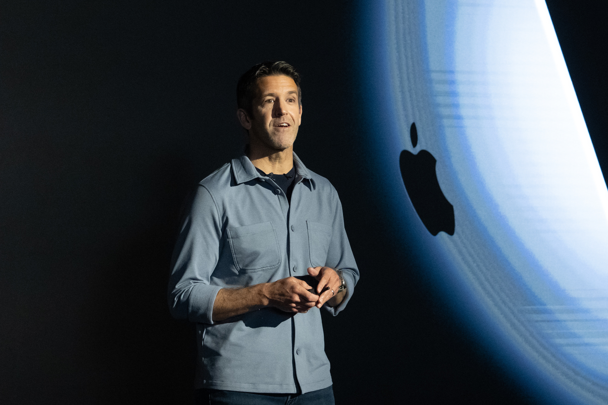 Ternus releva a Cook en Apple con el desafío de ir más allá del iPhone El nuevo consejero delegado de la compañía afronta la tarea de recuperar terreno en inteligencia artificial y encontrar la próxima innovación capaz de transformar la industria tecnológica. Leer
