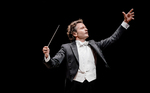 Gustavo Gimeno: "No creo que ningún robot pueda hacer lo que hace un director de orquesta"
